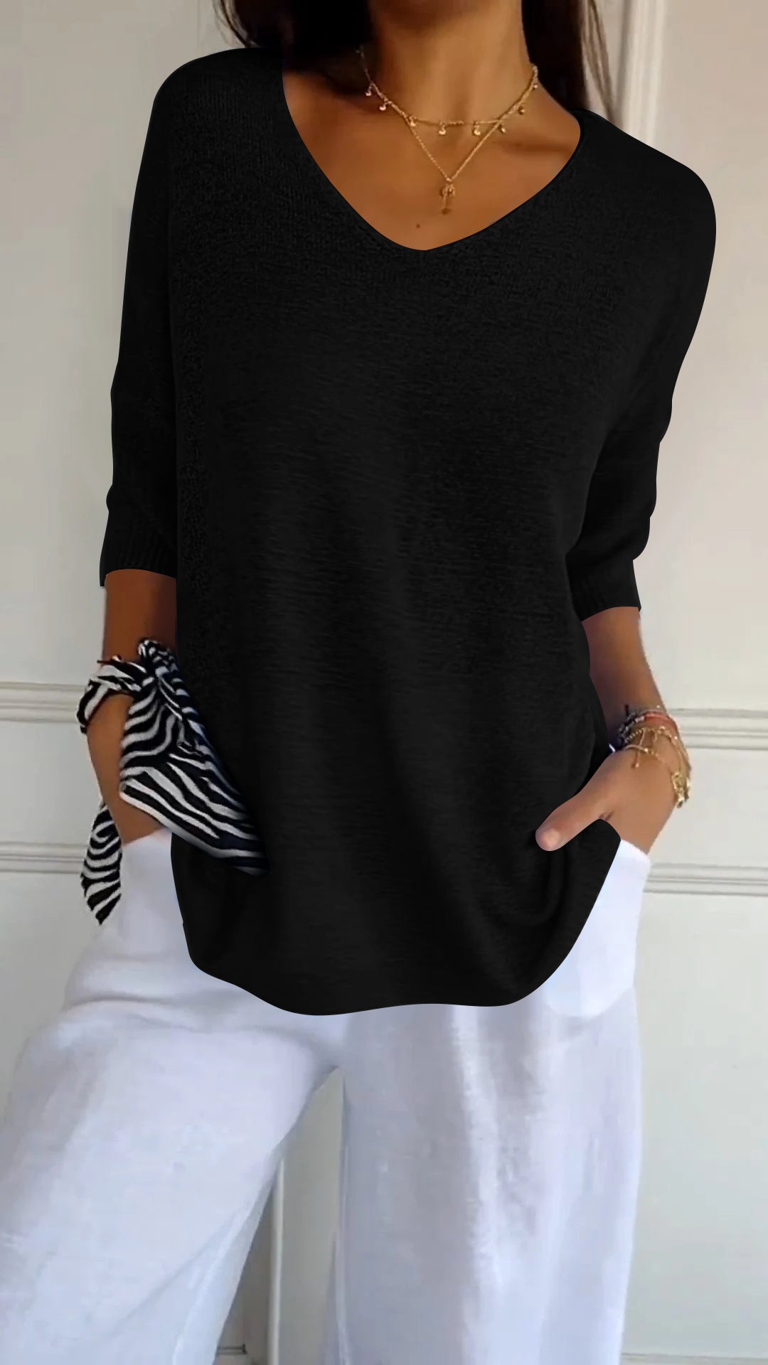 Rivah | Timeless V-Neck Top
