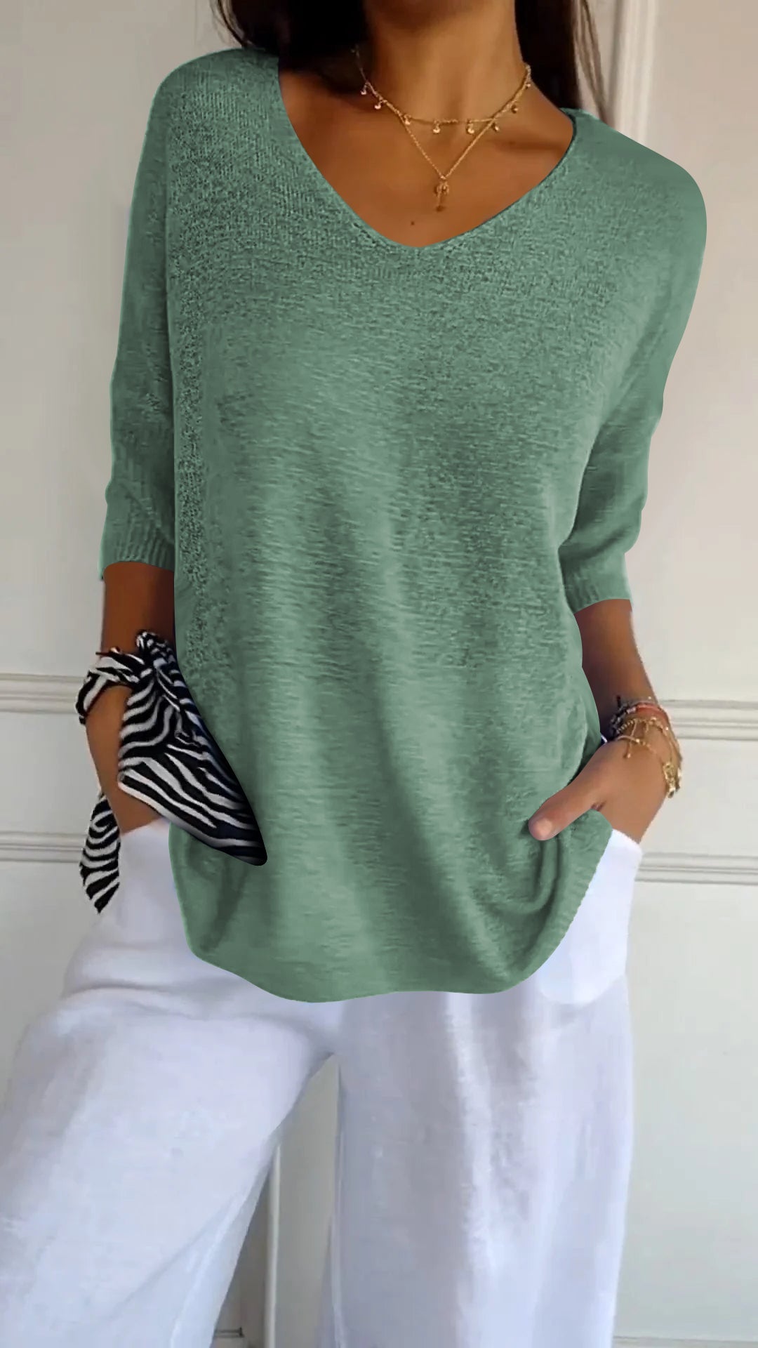 Rivah | Timeless V-Neck Top
