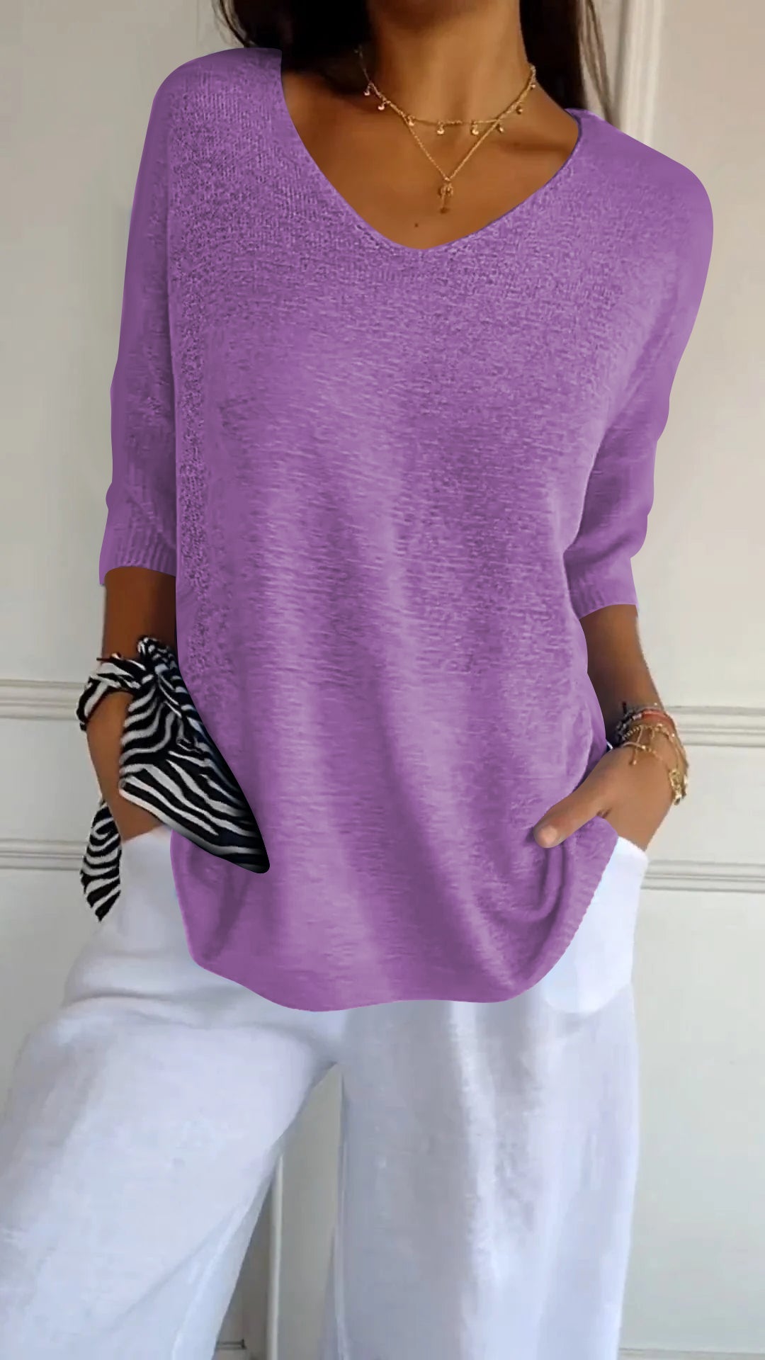 Rivah | Timeless V-Neck Top
