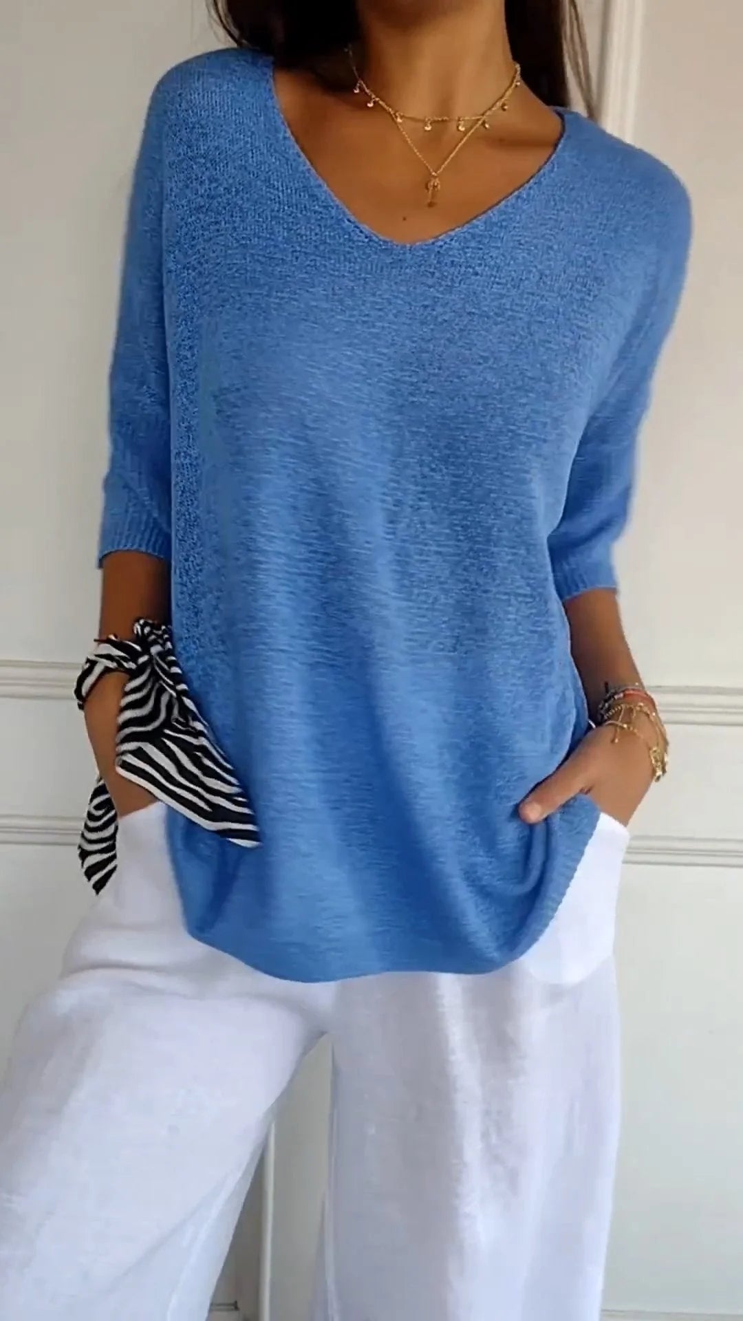 Rivah | Timeless V-Neck Top