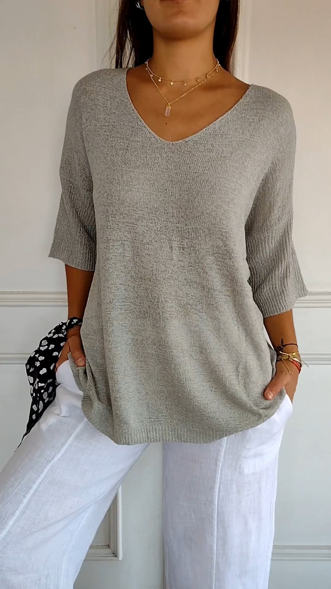 Rivah | Timeless V-Neck Top