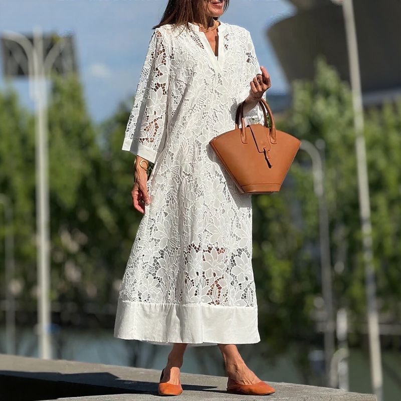 Winika | Dress in Floral Lace