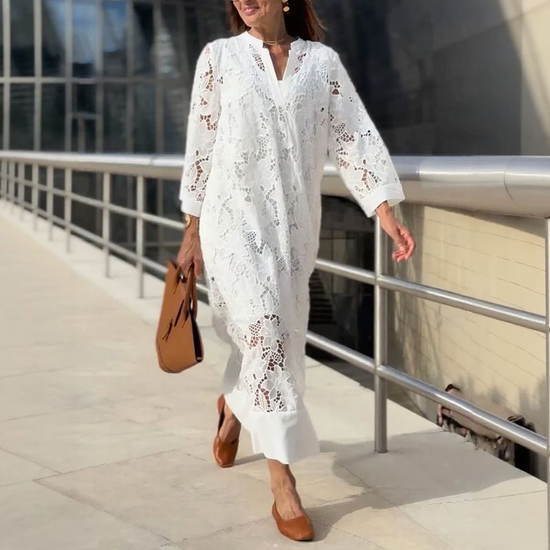 Winika | Dress in Floral Lace
