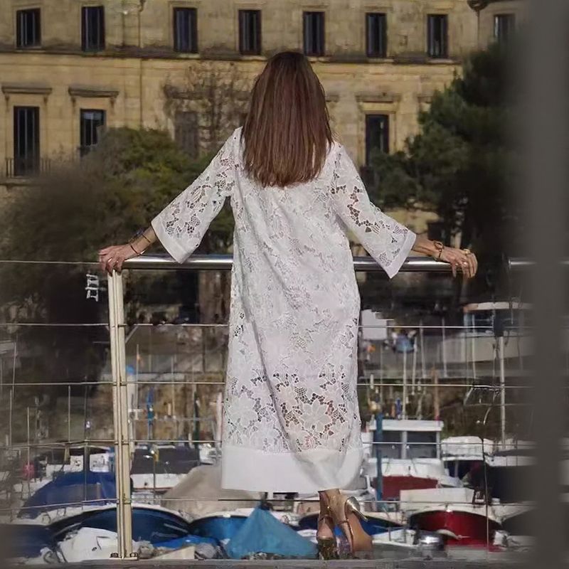 Winika  | Dress in Floral Lace