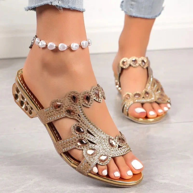 jian-glamour-stylish-sandals-947750.webp
